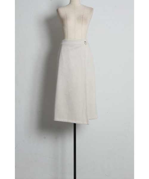 tocco closet(トッコ クローゼット)の「変形飾り釦付きスエードラップ風タイトスカート(スカート・レディース・ラベンダー/グレイッシュベージュ/ピンクベージュ・M)」の21枚目の写真