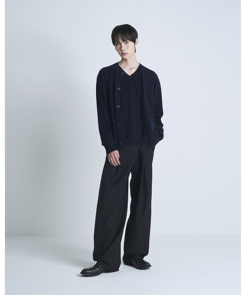 POKER FACE（ポーカーフェイス）の「FARASHA CASHMERE ROUND NECK CARDIGAN DARK NAVY（ニット/セーター・レディース・その他・46/48/50）」の4枚目の写真