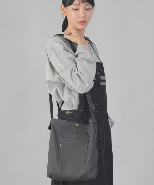 SAINTCREW(セントクルー)の「ダウンタウン M クロスバッグ DMC-120 ダークグレー(メッセンジャーバッグ・メンズ・その他・フリー)」の3枚目の写真