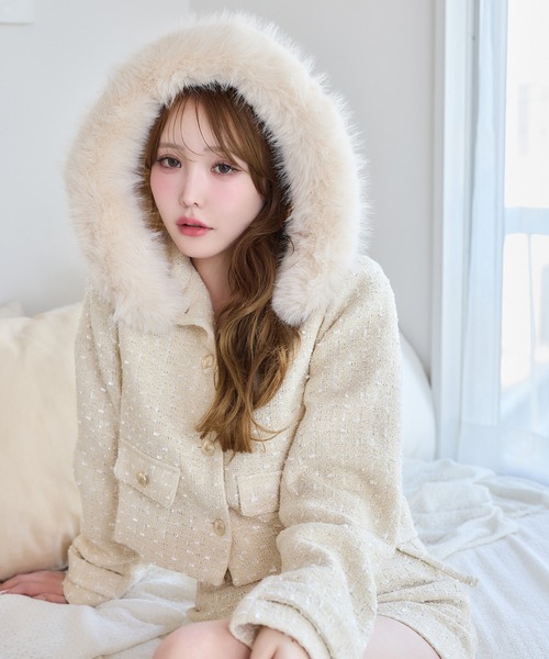 one after another NICE CLAUP(ワンアフターアナザーナイスクラップ)の「フェイクファー付きツイードジャケット(ブルゾン・レディース・アイボリー/ブラック/イエロー・FREE)」の1枚目の写真