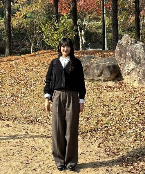 SUARE WOMEN(スアレウーマン)の「(ウィメンズ)ウールワンタックセミワイドスラックスブラック(スラックス・レディース・ブラック・S/M)」の7枚目の写真