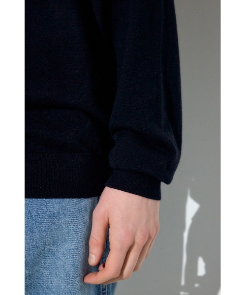 AZUL by moussy(アズールバイマウジー)の「カシミヤミックスポロカラーニットトップス(ニット/セーター・メンズ・ブラック/ネイビー/杢グレー・LARGE/MEDIUM)」の13枚目の写真