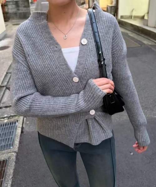 mebole(メボレ)の「Cross Waist Slim Knit Top(ニット/セーター・レディース・アイボリー/グレー・FREE)」の5枚目の写真