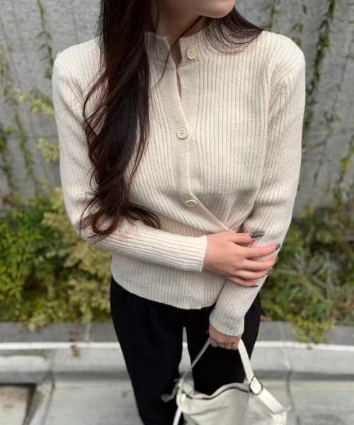 mebole(メボレ)の「Cross Waist Slim Knit Top(ニット/セーター・レディース・アイボリー/グレー・FREE)」の17枚目の写真