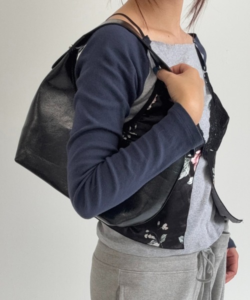 AUREN（オーレン）の「【ユニセックス】ワンショルダーミニバッグ / きれいめ / シンプル（ショルダーバッグ・レディース・ブラック/ブラウン・FREE）」の4枚目の写真