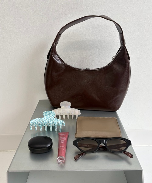 AUREN（オーレン）の「【ユニセックス】ワンショルダーミニバッグ / きれいめ / シンプル（ショルダーバッグ・レディース・ブラック/ブラウン・FREE）」の5枚目の写真