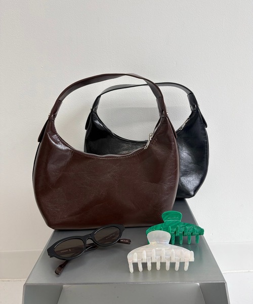 AUREN（オーレン）の「【ユニセックス】ワンショルダーミニバッグ / きれいめ / シンプル（ショルダーバッグ・レディース・ブラック/ブラウン・FREE）」の6枚目の写真