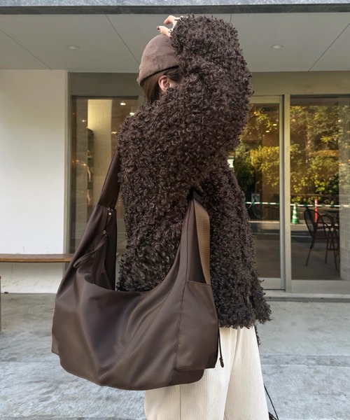 KOBE LETTUCE（コウベレタス）の「[ yuri.さんコラボ ] ナイロンショルダーバッグ（ショルダーバッグ・レディース・ブラウン/カーキブラウン/ブラック・F）」の9枚目の写真