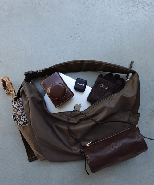 KOBE LETTUCE（コウベレタス）の「[ yuri.さんコラボ ] ナイロンショルダーバッグ（ショルダーバッグ・レディース・ブラウン/カーキブラウン/ブラック・F）」の13枚目の写真