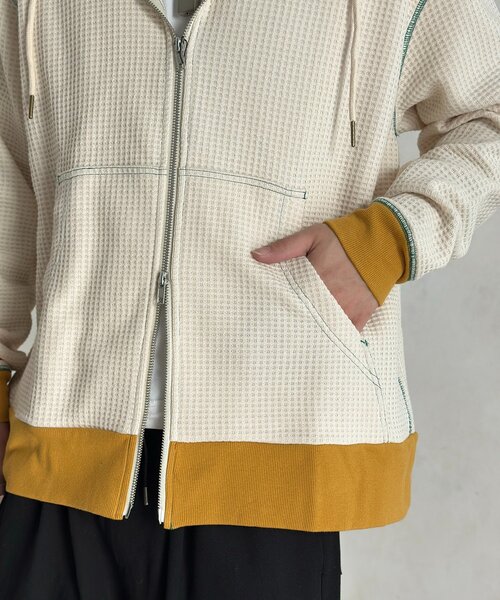 CPCM（シーピーシーエム）の「ワッフルリブ配色ジップパーカー（パーカー・メンズ・ブラウン/アイボリー・FREE）」の11枚目の写真