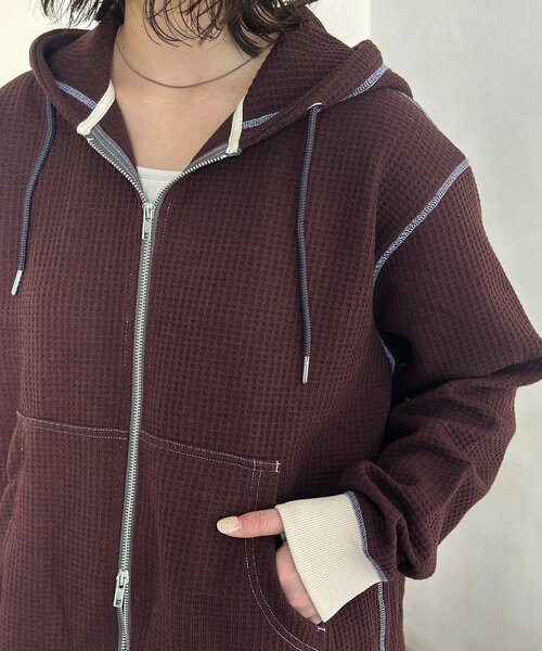 CPCM（シーピーシーエム）の「ワッフルリブ配色ジップパーカー（パーカー・メンズ・ブラウン/アイボリー・FREE）」の17枚目の写真