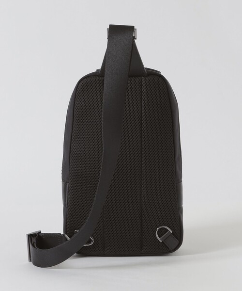 BLACK LABEL CRESTBRIDGE(ブラックレーベル・クレストブリッジ)の「ライトウェイトコーデュラバリスティックスマートボディバック(ボディバッグ/ウエストポーチ・メンズ・ブラック・FREE)」の4枚目の写真