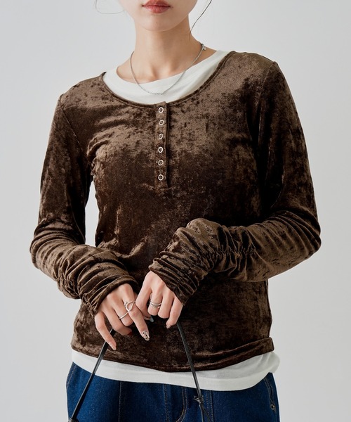 NOGLE(ノグル)の「【NOGLE/ノグル】シアーベロアヘンリーネックトップス(Tシャツ/カットソー・レディース・ブラック/ホワイト/グレー/ブラウン・FREE)」の4枚目の写真