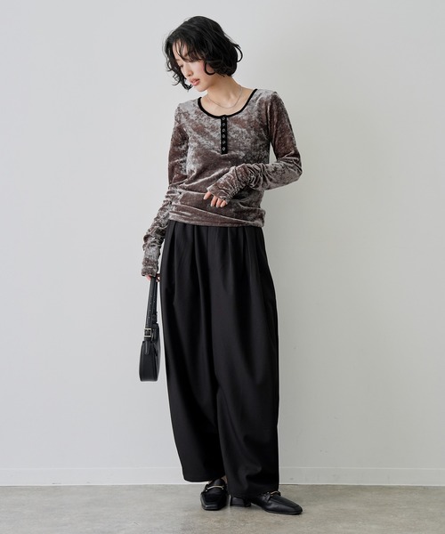 NOGLE(ノグル)の「【NOGLE/ノグル】シアーベロアヘンリーネックトップス(Tシャツ/カットソー・レディース・ブラック/ホワイト/グレー/ブラウン・FREE)」の11枚目の写真