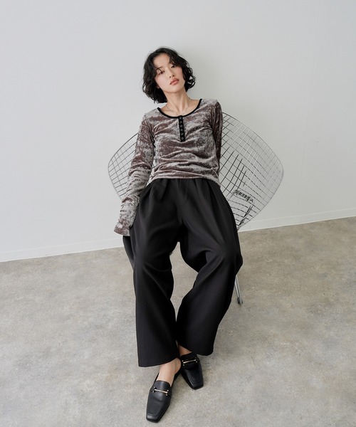 NOGLE(ノグル)の「【NOGLE/ノグル】シアーベロアヘンリーネックトップス(Tシャツ/カットソー・レディース・ブラック/ホワイト/グレー/ブラウン・FREE)」の14枚目の写真