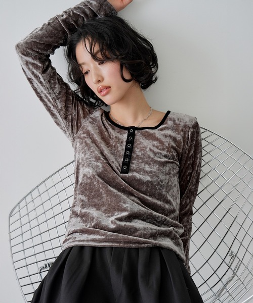 NOGLE(ノグル)の「【NOGLE/ノグル】シアーベロアヘンリーネックトップス(Tシャツ/カットソー・レディース・ブラック/ホワイト/グレー/ブラウン・FREE)」の8枚目の写真