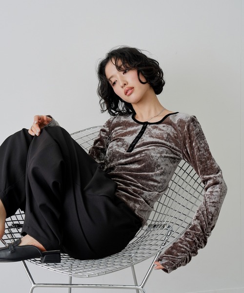 NOGLE(ノグル)の「【NOGLE/ノグル】シアーベロアヘンリーネックトップス(Tシャツ/カットソー・レディース・ブラック/ホワイト/グレー/ブラウン・FREE)」の10枚目の写真