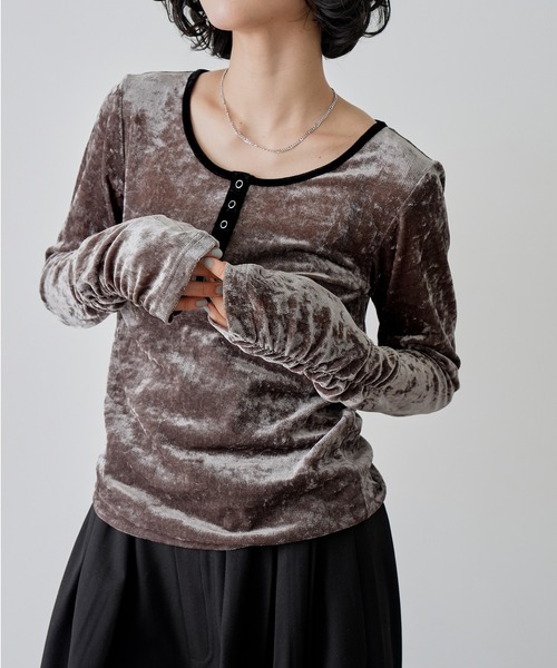 NOGLE(ノグル)の「【NOGLE/ノグル】シアーベロアヘンリーネックトップス(Tシャツ/カットソー・レディース・ブラック/ホワイト/グレー/ブラウン・FREE)」の6枚目の写真