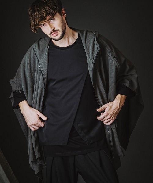 NO ID.(ノーアイディ)の「mpa4051-ドローストリングスフーデッドポンチョ(458006-412T)(ポンチョ・メンズ・グレー/ブラック/ホワイト・ONE SIZE)」の3枚目の写真