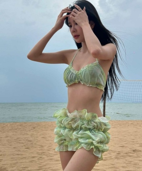 gossip!ロサンゼルス(ゴシップロサンゼルス)の「【Y2Kガーリー】レトロ スイート フリルスカート付き 3点セット水着(水着・レディース・ブルー/グリーン・FREE)」の2枚目の写真