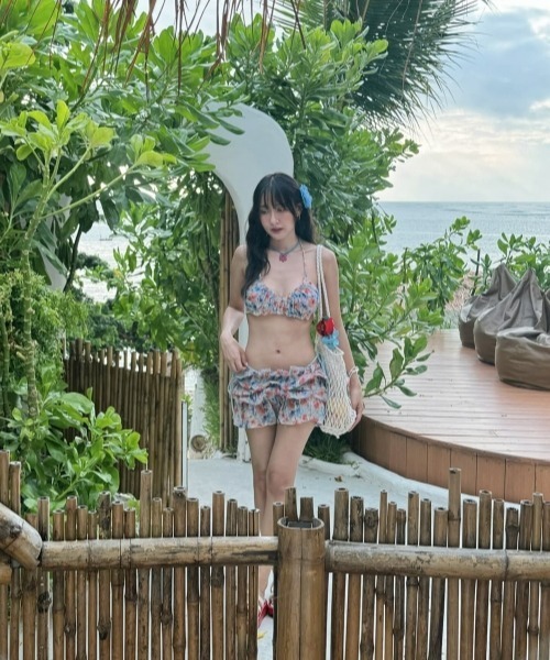 gossip!ロサンゼルス(ゴシップロサンゼルス)の「【Y2Kガーリー】レトロ スイート フリルスカート付き 3点セット水着(水着・レディース・ブルー/グリーン・FREE)」の8枚目の写真