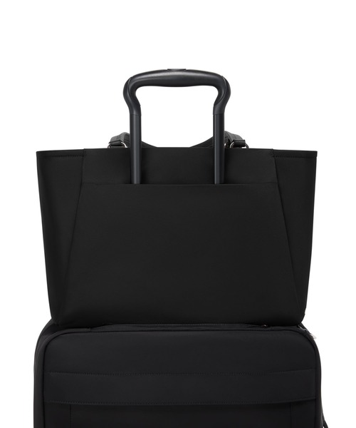 TUMI(トゥミ)の「VOYAGEUR 「ヴァレッタ」ミディアム・トート(A4/PC13インチまで対応)(トートバッグ・レディース・インディゴブルー/オートミール/ブラック×グレー・FREE)」の12枚目の写真
