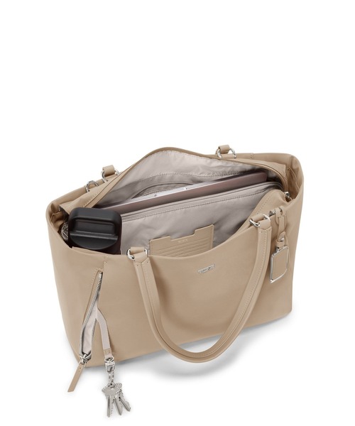 TUMI(トゥミ)の「VOYAGEUR 「ヴァレッタ」ミディアム・トート(A4/PC13インチまで対応)(トートバッグ・レディース・インディゴブルー/オートミール/ブラック×グレー・FREE)」の4枚目の写真