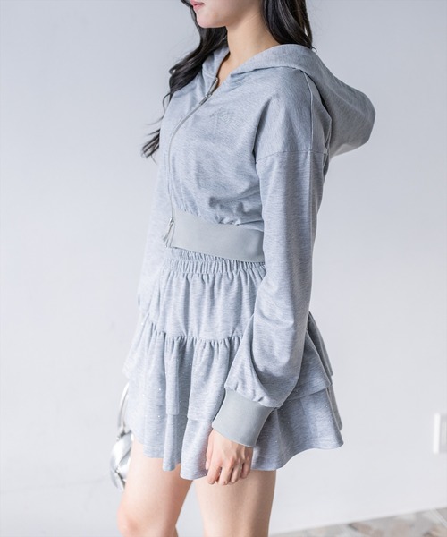 clear（クリア）の「ワンポイントラインストーンパーカー(セット可)[カジュアル 着回し抜群 大人]≪新作≫（パーカー・レディース・ブラック/グレー・F）」の3枚目の写真