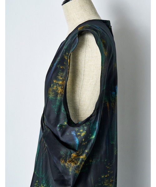 RUMCHE(ラムシェ)の「Corn Graphic Dress / コーングラフィックドレス(ワンピース・レディース・ネイビー・SMALL/MEDIUM)」の2枚目の写真