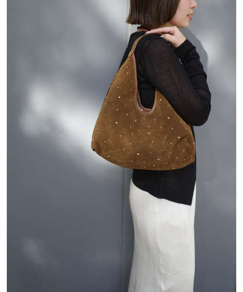 CHRISTIAN VILLA（クリスチャンヴィラ）の「CHRISTIAN VILLA /クリスチャンヴィラ STUDS TRIANGLE BAG（ショルダーバッグ・レディース・キャメル・FREE）」の2枚目の写真