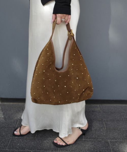 CHRISTIAN VILLA（クリスチャンヴィラ）の「CHRISTIAN VILLA /クリスチャンヴィラ STUDS TRIANGLE BAG（ショルダーバッグ・レディース・キャメル・FREE）」の4枚目の写真