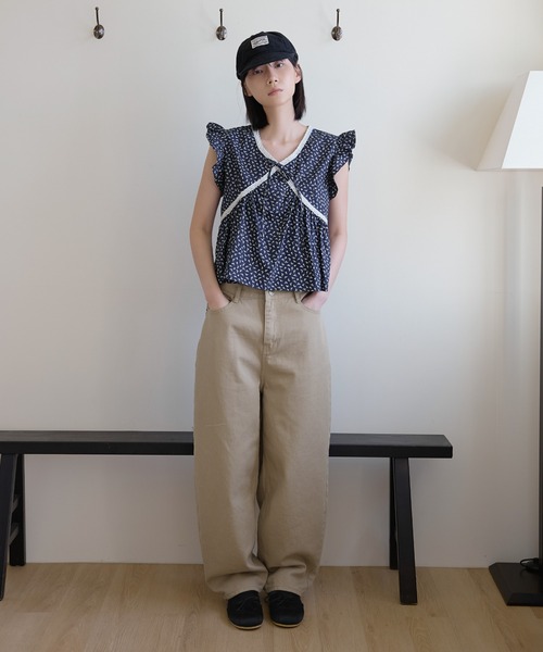 UNE MANSION（ユヌマンション）の「バイカラーレーストリミング花柄ラブリーフリルブラウス（Tシャツ/カットソー・レディース・ネイビー/ベージュ・FREE）」の3枚目の写真