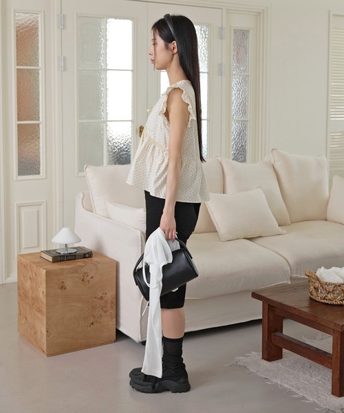 UNE MANSION（ユヌマンション）の「バイカラーレーストリミング花柄ラブリーフリルブラウス（Tシャツ/カットソー・レディース・ネイビー/ベージュ・FREE）」の11枚目の写真