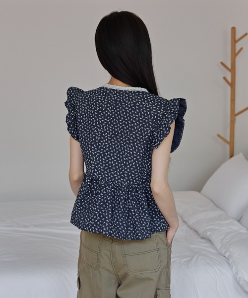 UNE MANSION（ユヌマンション）の「バイカラーレーストリミング花柄ラブリーフリルブラウス（Tシャツ/カットソー・レディース・ネイビー/ベージュ・FREE）」の22枚目の写真