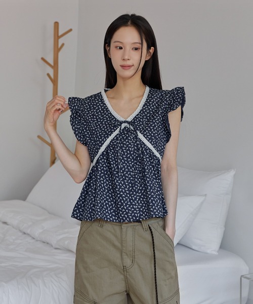 UNE MANSION（ユヌマンション）の「バイカラーレーストリミング花柄ラブリーフリルブラウス（Tシャツ/カットソー・レディース・ネイビー/ベージュ・FREE）」の20枚目の写真