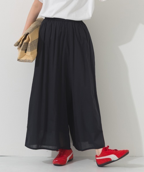 OMNES（オムネス）の「コットンボイルギャザーワイドパンツ（その他パンツ・レディース・レッド/イエロー/ブルー系その他/オリーブ/ブラック/ブルー・FREE）」の2枚目の写真