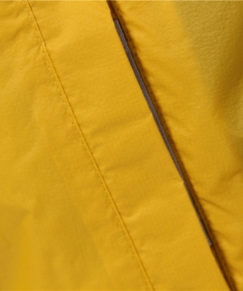 MARMOT(マーモット)の「フライトライトジャケット(FLIGHT LIGHT JACKET)四角友里コラボレーションモデル(マウンテンパーカー・レディース・イエロー・MEDIUM/SMALL/LARGE/X-LARGE)」の11枚目の写真