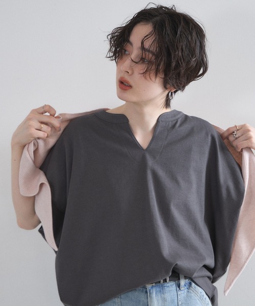 &. NOSTALGIA(アンドドットノスタルジア)の「キーネックオーバーサイズカットソー(Tシャツ/カットソー・レディース・ブラック/アイボリー/チャコールグレー・M)」の1枚目の写真
