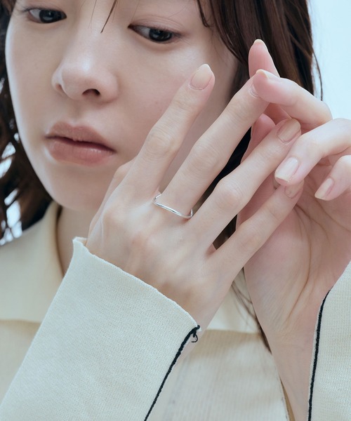 Jolie Toujours(ジョリトゥジュール)の「【金属アレルギー軽減】〈SV925〉14号シンプルカーブリング(リング・レディース・シルバー・FREE)」の6枚目の写真