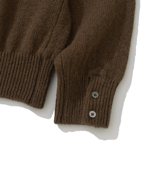 KNITTED(ニッティド)の「シェギドック ウール100% ラウンドカーディガン ブラウン(カーディガン/ボレロ・レディース・その他・MEDIUM/LARGE/X-LARGE)」の5枚目の写真