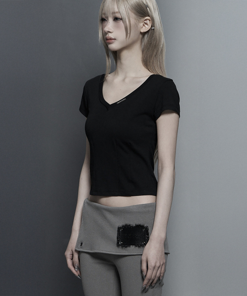 ETRE AU SOMMET(エトレオソメ)の「Dart Line V-Neck Slim Top (Black)(Tシャツ/カットソー・レディース・ブラック・FREE)」の10枚目の写真