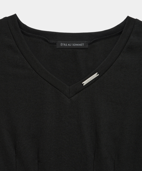 ETRE AU SOMMET(エトレオソメ)の「Dart Line V-Neck Slim Top (Black)(Tシャツ/カットソー・レディース・ブラック・FREE)」の5枚目の写真