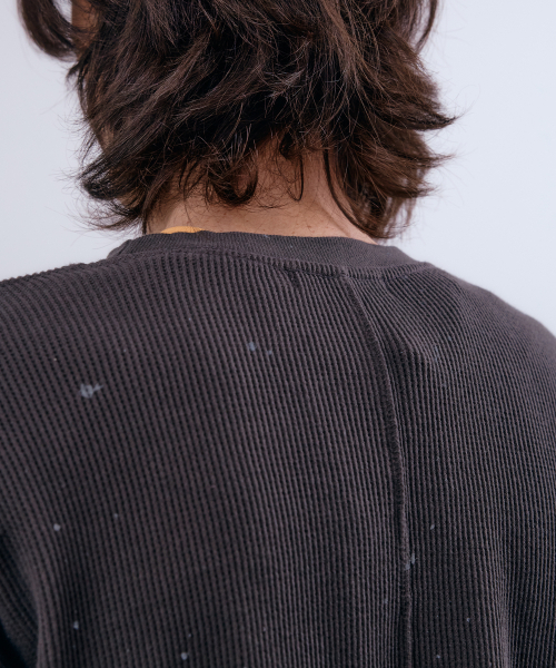 NUAKLE(ヌアクル)の「(m) ミストペインティングワッフルTシャツ_ダークカーキ(Tシャツ/カットソー・メンズ・その他・2/1)」の3枚目の写真