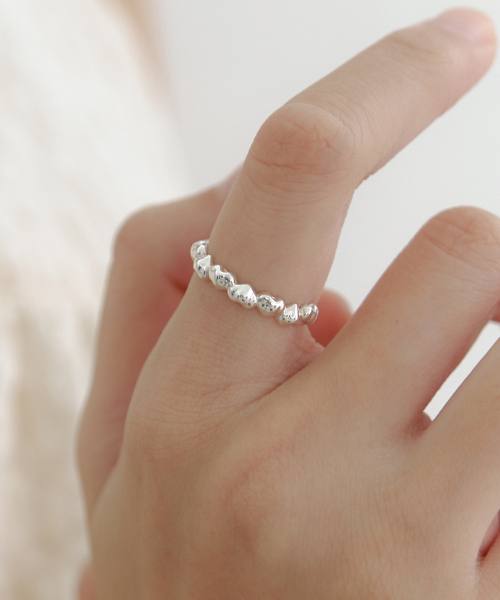BYWEEKEND(バイウィーケンド)の「Seed heart ring(リング・レディース・シルバー・FREE)」の2枚目の写真