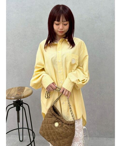 EVRIS（エヴリス）の「SUNNYオーバーサイズシャツ（シャツ/ブラウス・レディース・ブルー/グレー/イエロー・FREE）」の3枚目の写真