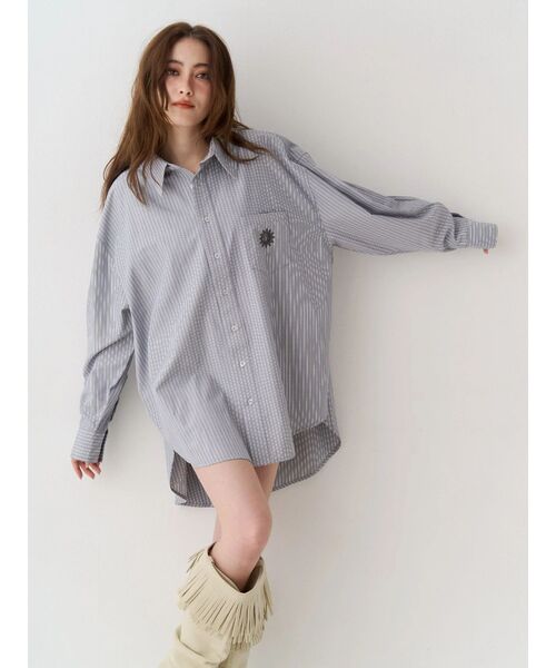 EVRIS（エヴリス）の「SUNNYオーバーサイズシャツ（シャツ/ブラウス・レディース・ブルー/グレー/イエロー・FREE）」の4枚目の写真