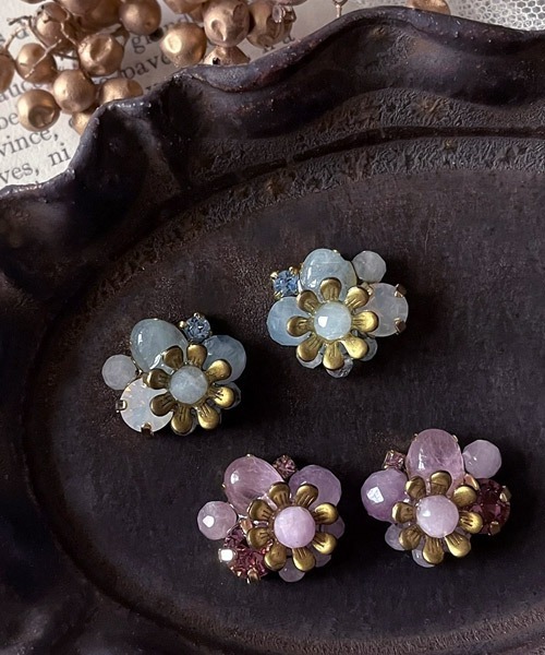tone(トーン)の「【mallelabrocante/マルラブロカント】天然石と真鍮フラワーのbijouピアス/サージカルステンレス/金属アレルギー対応アクアマリン・クンツァイト(ピアス(両耳用)・レディース・ピンク/サックスブルー・FREE)」の10枚目の写真