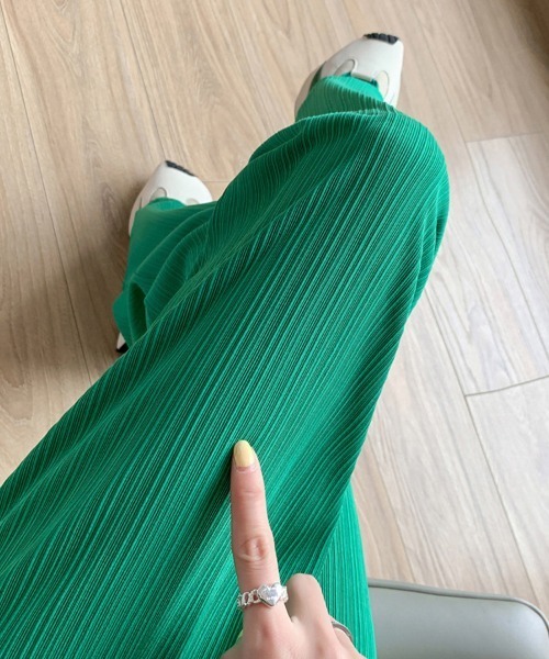 mielu(ミエル)の「ウエストゴムプリーツルーズパンツ(その他パンツ・レディース・グレー/グリーン/アイボリー/ブラック/ベージュ・LARGE/MEDIUM)」の11枚目の写真