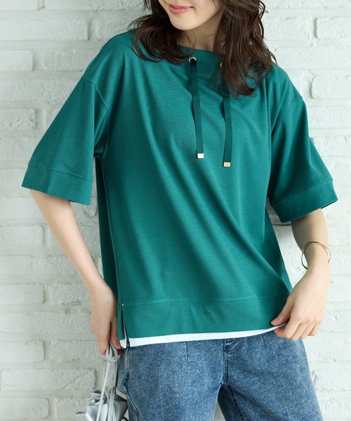 BELLUNA PLUS(ベルーナ)の「ワイドネックデザイン重ね着風プルオーバー(Tシャツ/カットソー・レディース・グリーン/ライトグレー/イエロー/ネイビー・LARGE/MEDIUM/X-LARGE)」の2枚目の写真