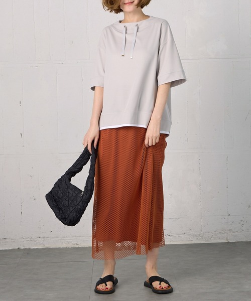 BELLUNA PLUS(ベルーナ)の「ワイドネックデザイン重ね着風プルオーバー(Tシャツ/カットソー・レディース・グリーン/ライトグレー/イエロー/ネイビー・LARGE/MEDIUM/X-LARGE)」の9枚目の写真